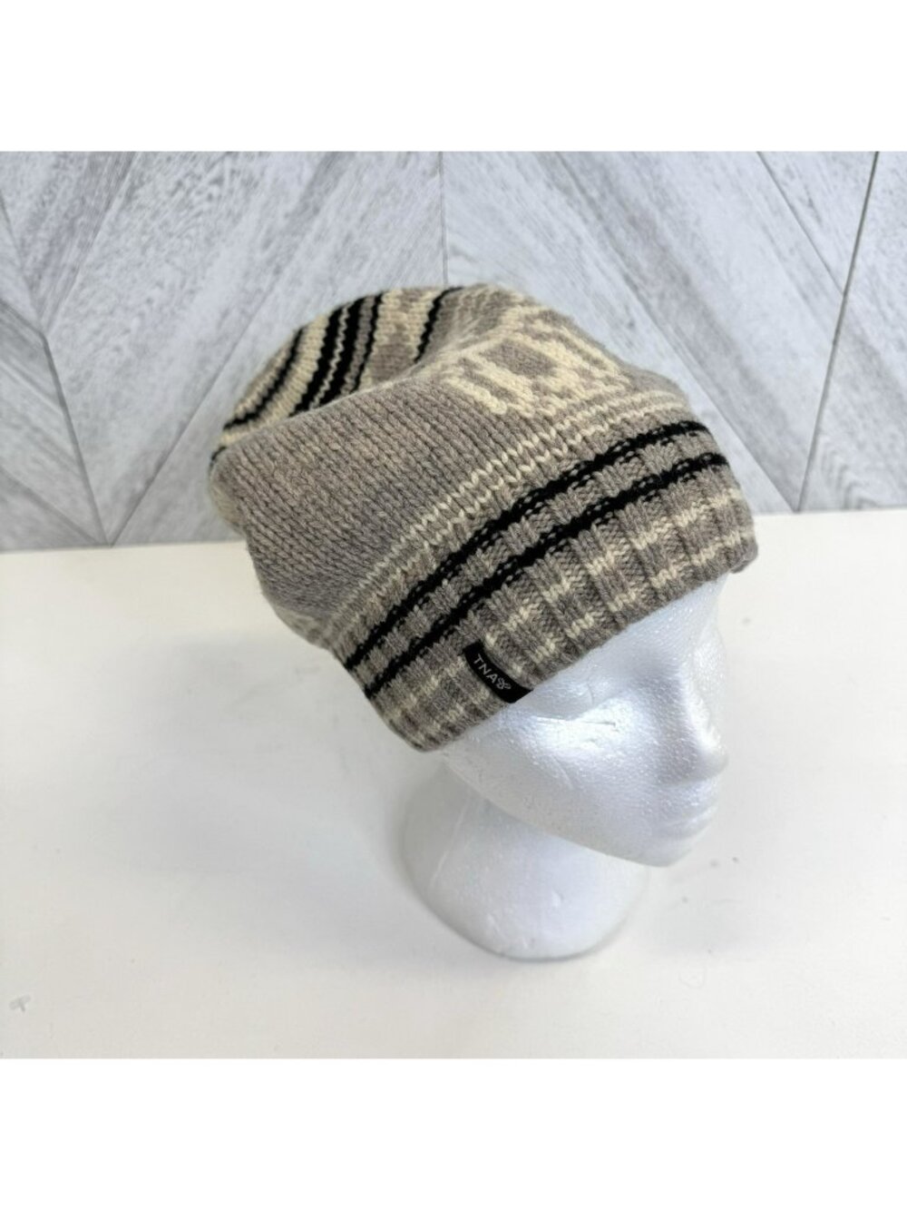 Aritzia TNA Slouchy Knit Beanie Toque Hat Lambswool Geometric Beige Cream